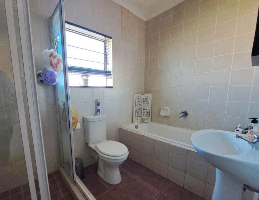2 Bedroom Property for Sale in Gordons Bay Central Western Cape